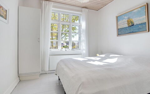 Starki - 800M from the Sea: Bed, Slaapkamer, Interieur Ontwerp, Flooring, Verdieping, Hout, Laken, Bedding, Plafond, Meubilair