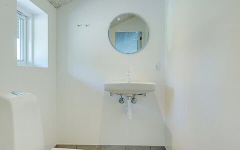 Ruut - 200M from the Sea: Flooring, Muur, Verdieping, Interieur Ontwerp, Hout, Plafond, Houten Vloer, Verlichting, Meubilair, Laminaatvloer