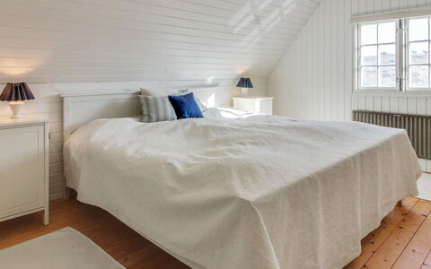 Iivari - 1.5Km from the Sea: Hout, Slaapkamer, Bed, Laken, Flooring, Verdieping, Bedding, Linens, Houten Vloer, Plafond
