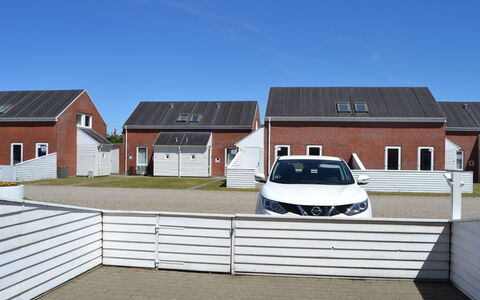 Fraya - 2.3Km from the Sea: Gebouw, Huis, Venster, Huis, Dak, Woongebied, Struik, Verblijf, Land Lot