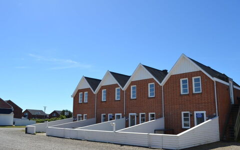 Fraya - 2.3Km from the Sea: Gebouw, Huis, Venster, Huis, Dak, Woongebied, Struik, Verblijf, Land Lot