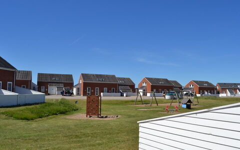 Fraya - 2.3Km from the Sea: Gebouw, Huis, Venster, Huis, Dak, Woongebied, Struik, Verblijf, Land Lot