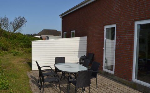 Eick - 2.5Km from the Sea: Buitenmeubels, Steen, Siding, Meubilair, Metselwerk, Stoel, Backyard, Werf, Buitentafel