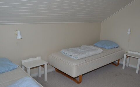 Eick - 2.5Km from the Sea: Hout, Verdieping, Slaapkamer, Textiel, Flooring, Bed, Meubilair, Laken, Interieur Ontwerp, Linens