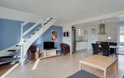 Eick - 2.5Km from the Sea: Flooring, Verdieping, Meubilair, Plafond, Stoel, Appartement, Hardwood, Houten Vloer, Keuken En Eettafel