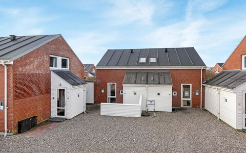 Eick - 2.5Km from the Sea: Dak, Huis, Winter, Sneeuw, Freezing, Schuur, Oprit, Siding, Garage, Daylighting