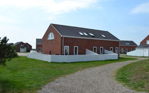 Niilo - 1.7Km from the Sea: Gras, Dak, Huis, Woongebied, Huis, Verblijf, Land Lot, Menselijke Nederzetting, Metselwerk, Steen