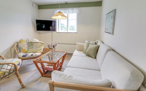 Eduard - 4.3Km from the Sea: Huis, Dak, Huis, Verblijf, Schuur, Garden Gebouwen, Siding, Werf, Blokhut, Hut