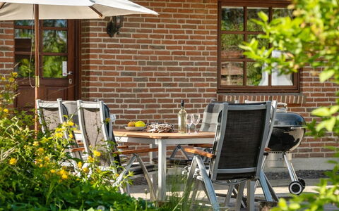 Iiro - 2.5Km from the Sea: Meubilair, Stoel, Buitenmeubels, Tafel, Buitentafel, Keuken En Eettafel, Tuin, Patio, Werf, Backyard