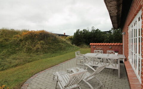 Lioba - 400M from the Sea: Dak, Huis, Huis, Verblijf, Siding, Landgoed, Oprit, Garden Gebouwen, Werf, Schuur