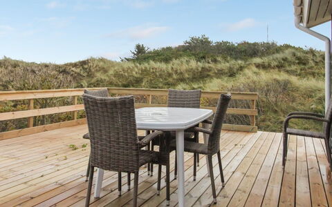 Ami - 200M from the Sea: Hout, Huis, Veranda, Dek, Hardwood, Dak, Beits, Houten Vloer, Eco Hotel