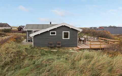 Ami - 200M from the Sea: Hout, Huis, Veranda, Dek, Hardwood, Dak, Beits, Houten Vloer, Eco Hotel