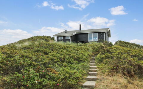 Ami - 200M from the Sea: Hout, Huis, Veranda, Dek, Hardwood, Dak, Beits, Houten Vloer, Eco Hotel