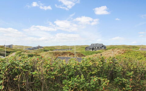 Ami - 200M from the Sea: Hout, Huis, Veranda, Dek, Hardwood, Dak, Beits, Houten Vloer, Eco Hotel