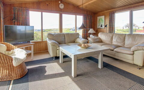 Ami - 200M from the Sea: Hout, Huis, Veranda, Dek, Hardwood, Dak, Beits, Houten Vloer, Eco Hotel