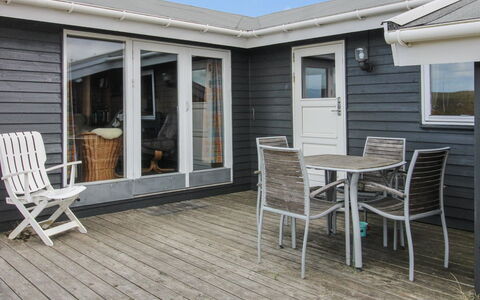 Ami - 200M from the Sea: Hout, Huis, Veranda, Dek, Hardwood, Dak, Beits, Houten Vloer, Eco Hotel