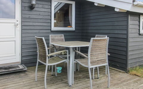 Ami - 200M from the Sea: Hout, Huis, Veranda, Dek, Hardwood, Dak, Beits, Houten Vloer, Eco Hotel