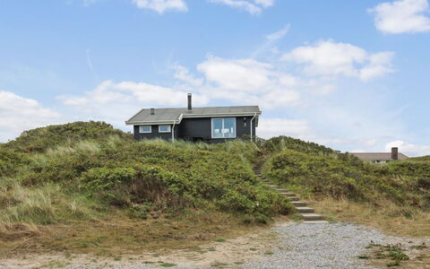Ami - 200M from the Sea: Hout, Huis, Veranda, Dek, Hardwood, Dak, Beits, Houten Vloer, Eco Hotel
