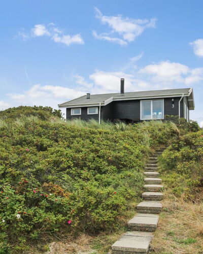 Ami - 200M from the Sea