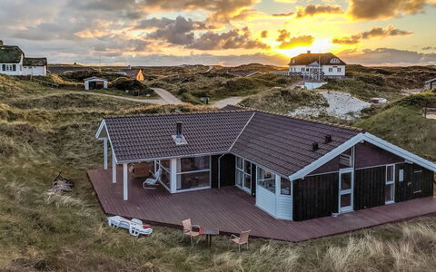 Asvalde - 150M from the Sea: Dak, Huis, Huis, Verblijf, Siding, Landgoed, Oprit, Garden Gebouwen, Werf, Schuur