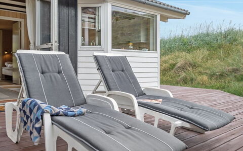 Asvalde - 150M from the Sea: Dak, Huis, Huis, Verblijf, Siding, Landgoed, Oprit, Garden Gebouwen, Werf, Schuur