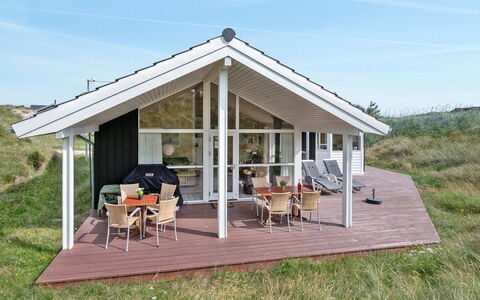 Asvalde - 150M from the Sea: Dak, Huis, Huis, Verblijf, Siding, Landgoed, Oprit, Garden Gebouwen, Werf, Schuur