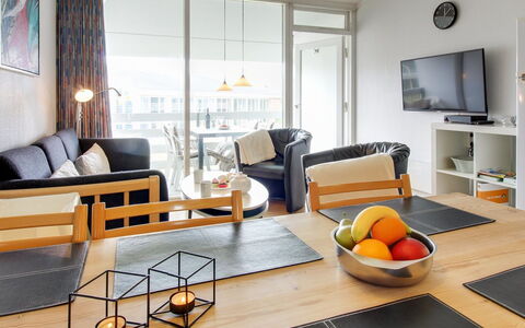 Thoni - 200M from the Sea: Meubilair, Interieur Ontwerp, Flooring, Verdieping, Hout, Plafond, Stoel, Bankstel, Kamer, Woonkamer