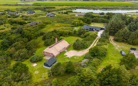 Pasi - 1.2Km from the Sea: Landschap, Grasland, Ecoregio, Land Lot, Landelijk Gebied, Dak, Plain, Verblijf, Veld, Dorp