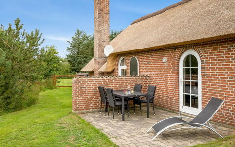 Pasi - 1.2Km from the Sea: Dak, Verblijf, Steen, Boerderij, Metselwerk, Tuin, Landgoed, Thatching, Landscaping, Werf