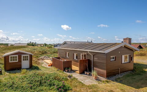 Evelin - from the Sea: Gras, Dak, Huis, Verblijf, Huis, Landelijk Gebied, Architectuur, Land Lot, Plain, Menselijke Nederzetting