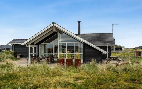 Sochyeta - 150M from the Sea: Dak, Huis, Huis, Verblijf, Siding, Landgoed, Oprit, Garden Gebouwen, Werf, Schuur