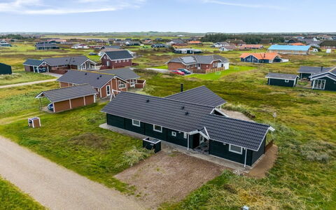 Sochyeta - 150M from the Sea: Dak, Huis, Huis, Verblijf, Siding, Landgoed, Oprit, Garden Gebouwen, Werf, Schuur