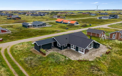 Sochyeta - 150M from the Sea: Dak, Huis, Huis, Verblijf, Siding, Landgoed, Oprit, Garden Gebouwen, Werf, Schuur