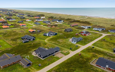 Sochyeta - 150M from the Sea: Dak, Huis, Huis, Verblijf, Siding, Landgoed, Oprit, Garden Gebouwen, Werf, Schuur