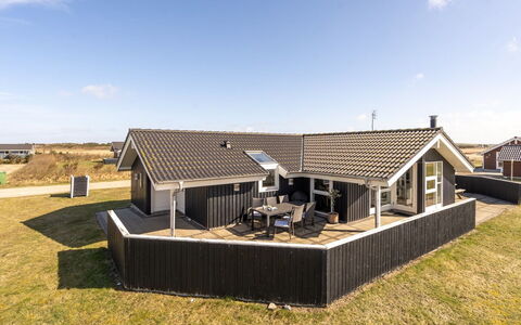 Hildegunda - 950M from the Sea: Gras, Huis, Dak, Huis, Verblijf, Struik, Land Lot, Landelijk Gebied, Boerderij, Groundcover