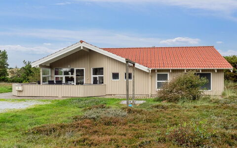 Zoya - 900M from the Sea: Dak, Huis, Huis, Verblijf, Siding, Landgoed, Oprit, Garden Gebouwen, Werf, Schuur