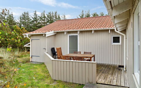 Zoya - 900M from the Sea: Dak, Huis, Huis, Verblijf, Siding, Landgoed, Oprit, Garden Gebouwen, Werf, Schuur