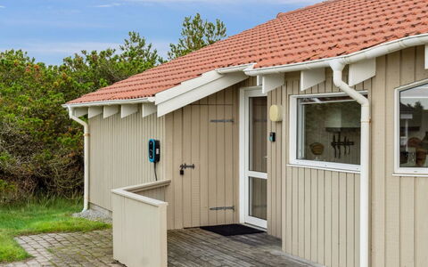 Zoya - 900M from the Sea: Dak, Huis, Huis, Verblijf, Siding, Landgoed, Oprit, Garden Gebouwen, Werf, Schuur