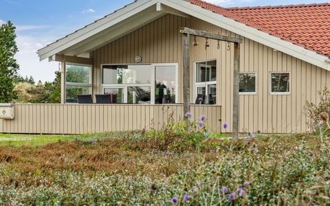 Zoya - 900M from the Sea: Dak, Huis, Huis, Verblijf, Siding, Landgoed, Oprit, Garden Gebouwen, Werf, Schuur