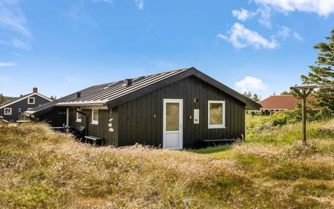 Suleika - 900M from the Sea: Vegetation, Struik, De Lente, Verblijf, Tuin, Schaduw, Backyard, Werf, Stoel