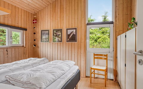 Heggi - 900M from the Sea: Hout, Interieur Ontwerp, Slaapkamer, Huis, Verdieping, Hardwood, Plafond, Bed, Beits, Deur