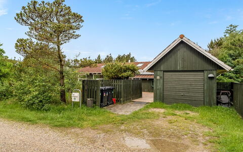 Heggi - 900M from the Sea: Struik, Huis, Huis, Dak, Land Lot, Verblijf, Landelijk Gebied, Tuin, Oprit, Schaduw