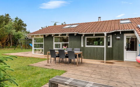 Heggi - 900M from the Sea: Hout, Huis, Huis, Dak, Verblijf, Architectuur, Land Lot, Siding, Deur, Veranda