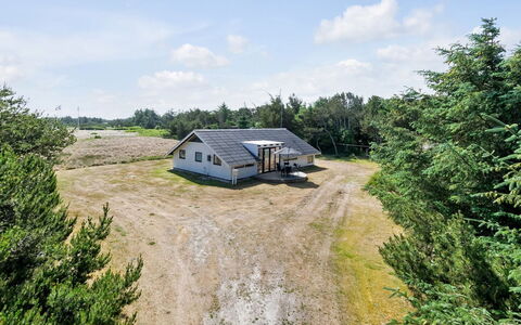 Suncica - 700M from the Sea: Huis, Woongebied, Huis, Verblijf, Dak, Land Lot, Siding, Tuin, Landgoed, Gazon