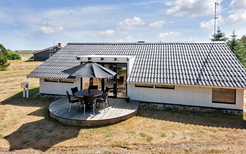 Suncica - 700M from the Sea: Huis, Woongebied, Huis, Verblijf, Dak, Land Lot, Siding, Tuin, Landgoed, Gazon