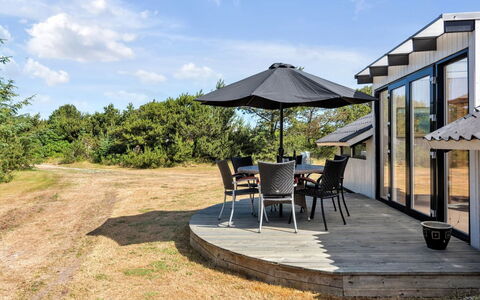 Suncica - 700M from the Sea: Huis, Woongebied, Huis, Verblijf, Dak, Land Lot, Siding, Tuin, Landgoed, Gazon