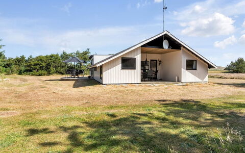 Suncica - 700M from the Sea: Huis, Woongebied, Huis, Verblijf, Dak, Land Lot, Siding, Tuin, Landgoed, Gazon