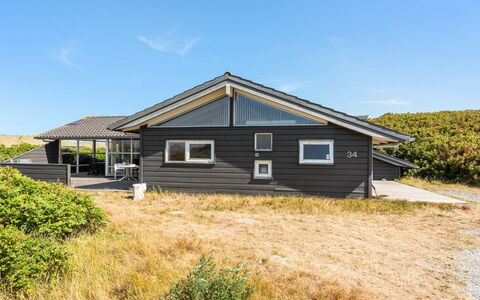 Rink - 150M from the Sea: Huis, Woongebied, Huis, Verblijf, Dak, Land Lot, Siding, Tuin, Landgoed, Gazon