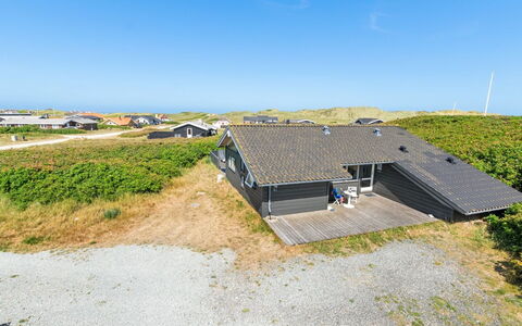 Rink - 150M from the Sea: Huis, Woongebied, Huis, Verblijf, Dak, Land Lot, Siding, Tuin, Landgoed, Gazon
