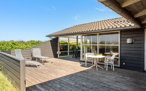 Rink - 150M from the Sea: Huis, Woongebied, Huis, Verblijf, Dak, Land Lot, Siding, Tuin, Landgoed, Gazon